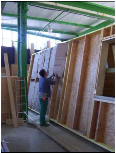 Ossature en bois > Fabrication de panneaux isolés Ossature en bois > Fabrication de panneaux isolés